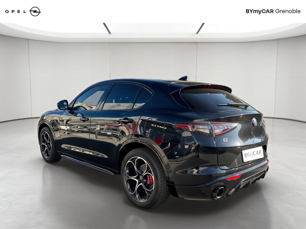 Alfa Romeo Stelvio - Photo 3