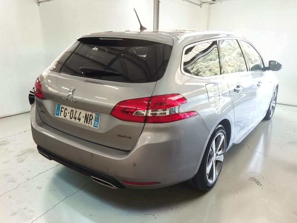 Peugeot 308 SW - Photo 2
