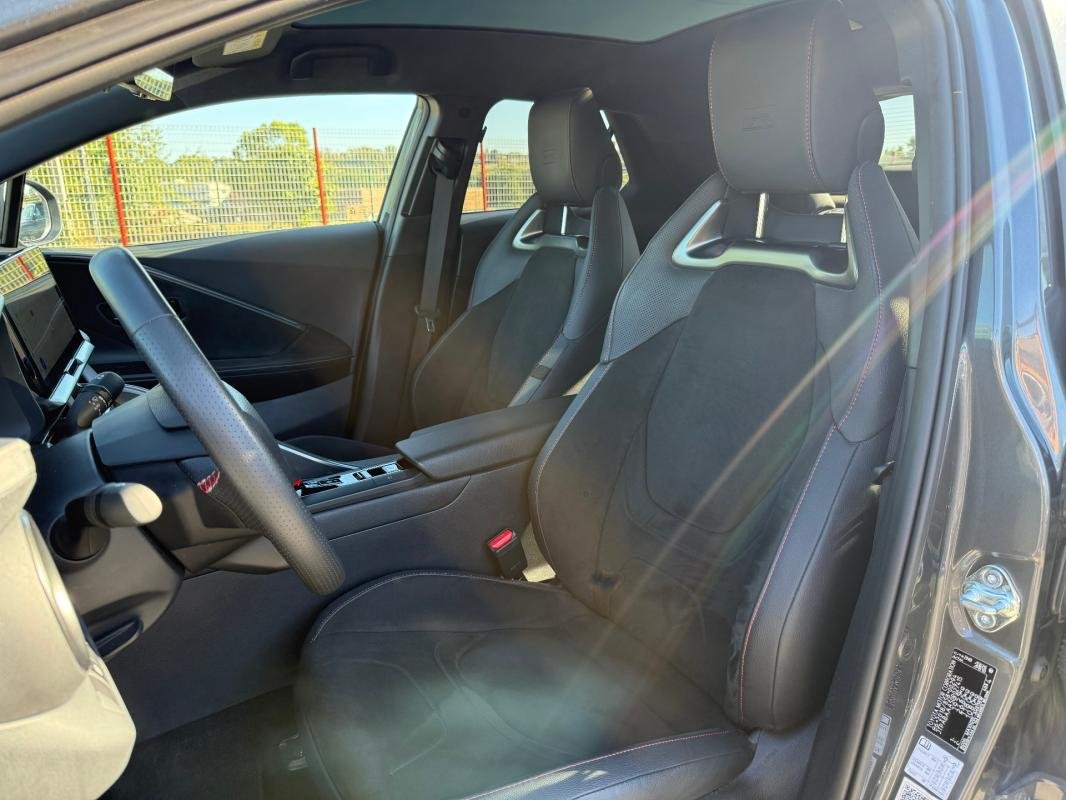 Toyota C-HR - Photo 25