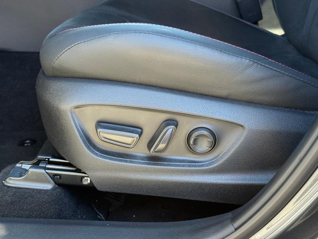 Toyota C-HR - Photo 26
