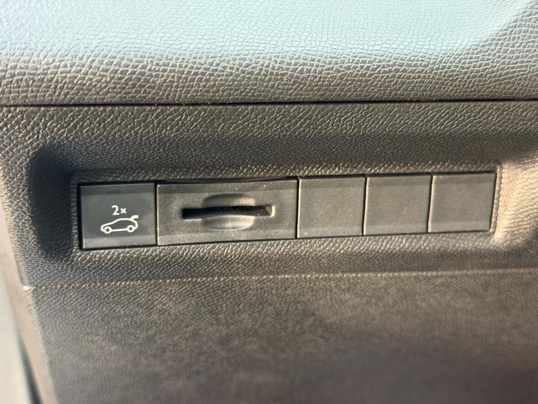 Peugeot 408 - Photo 9