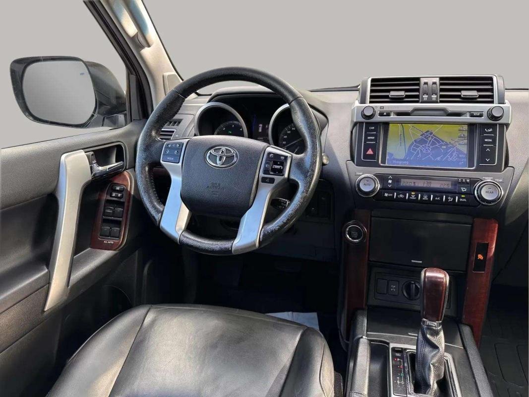 Toyota Land Cruiser - Photo 11
