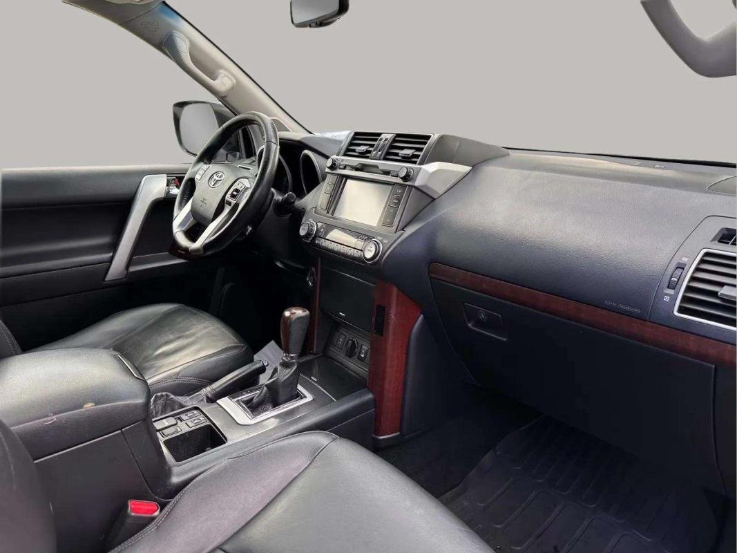 Toyota Land Cruiser - Photo 8