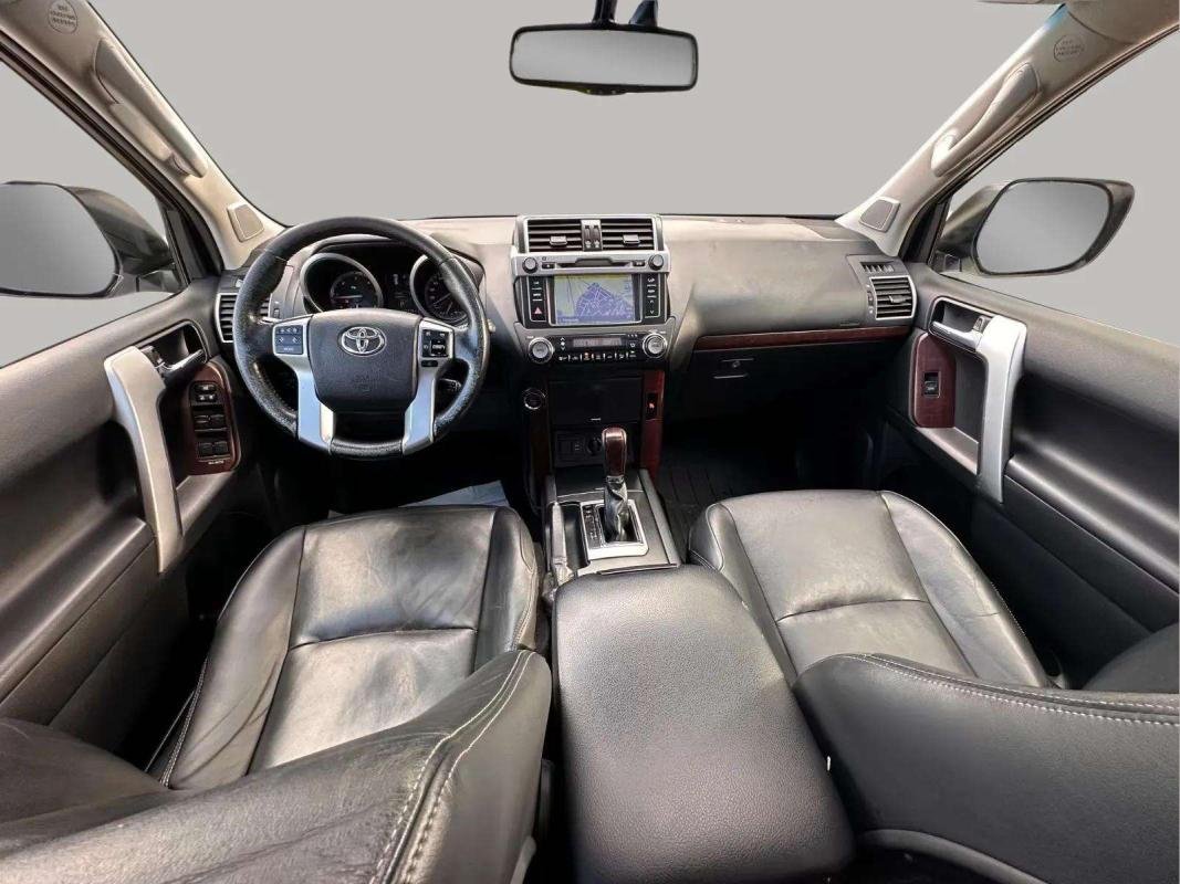 Toyota Land Cruiser - Photo 9