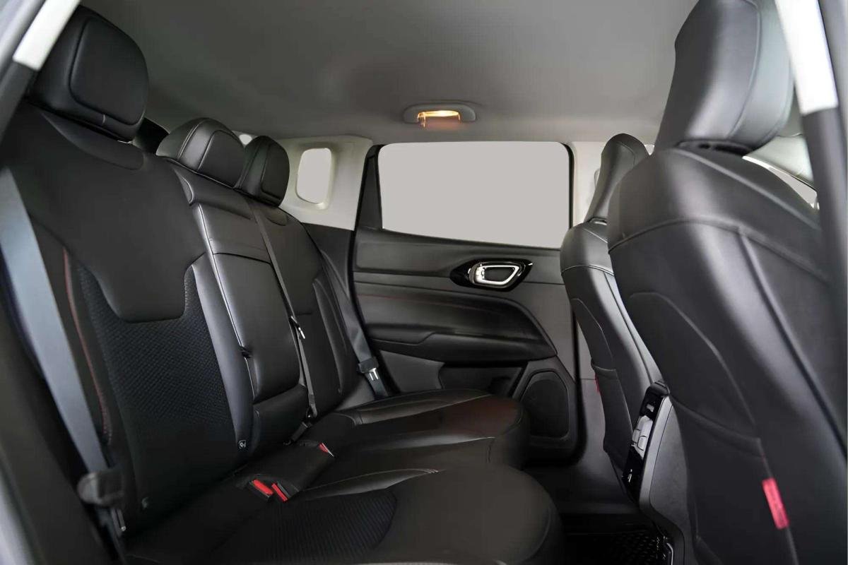 Jeep Compass - Photo 12
