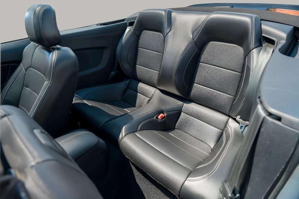 Ford Mustang - Photo 11