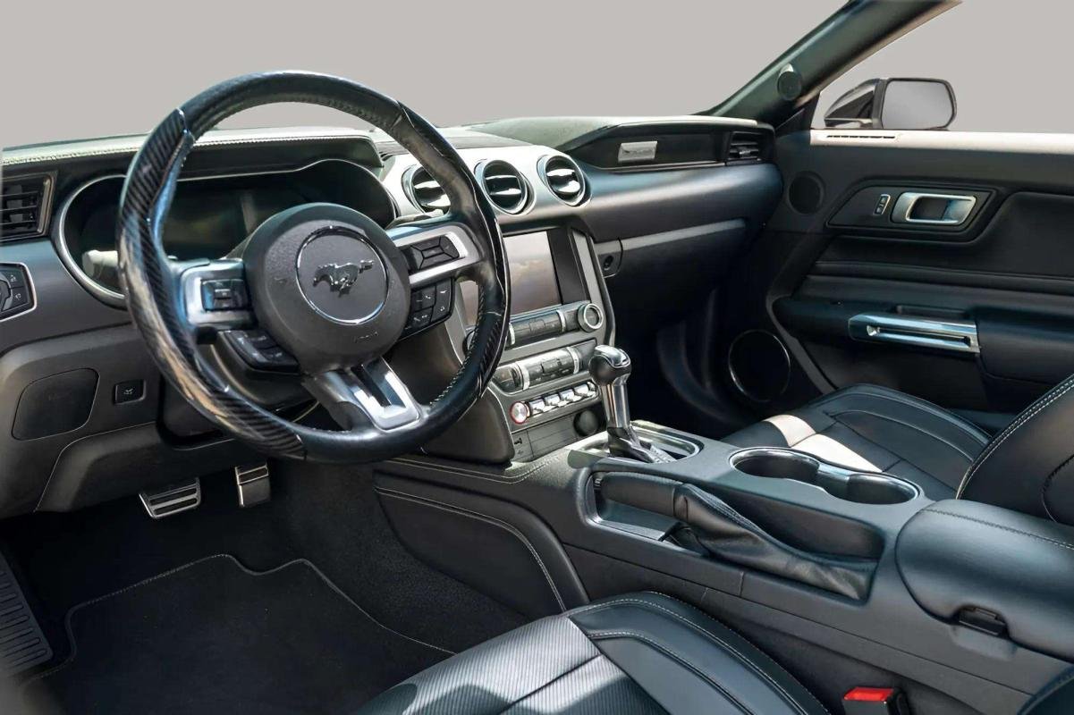Ford Mustang - Photo 13