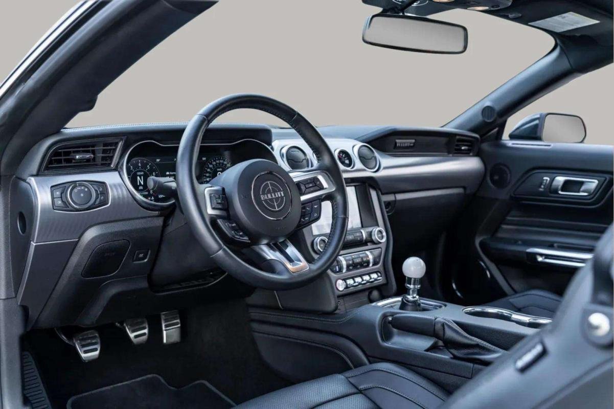 Ford Mustang - Photo 7