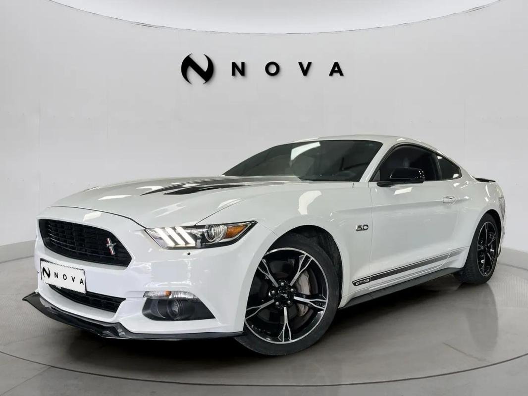 Ford Mustang - Photo 1