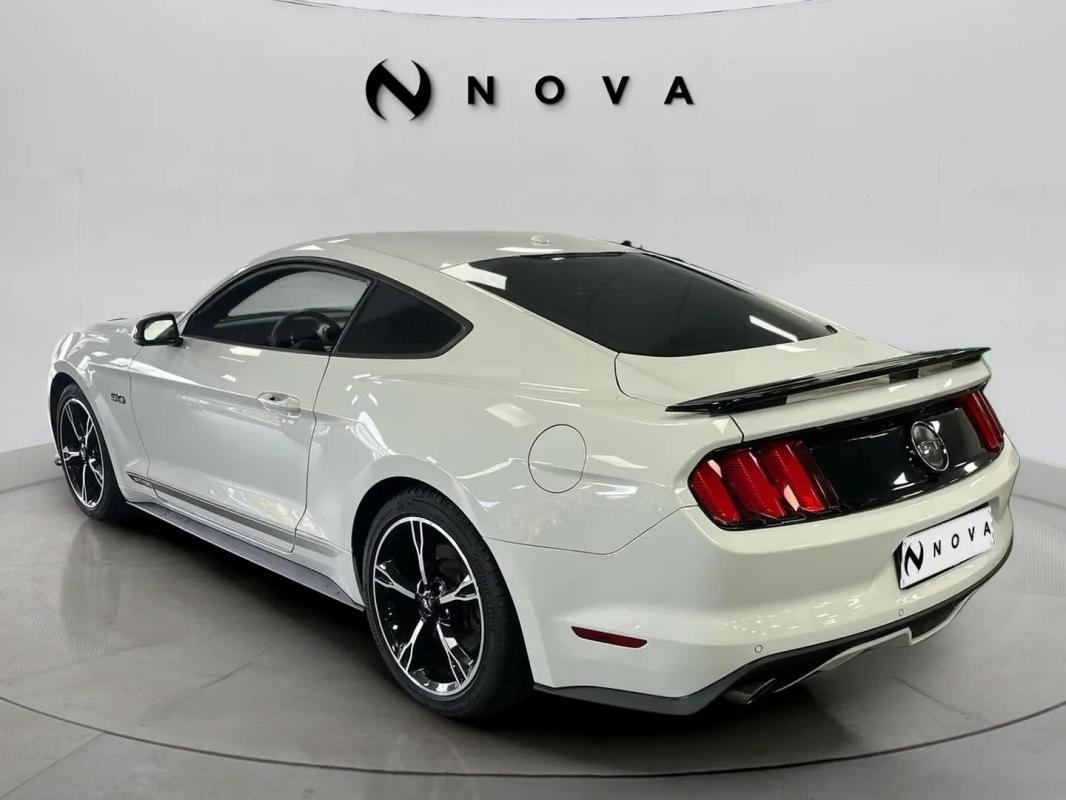 Ford Mustang - Photo 3