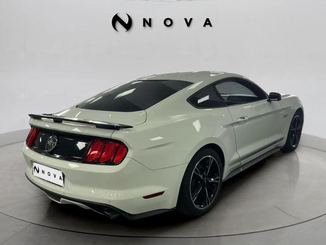 Ford Mustang - Photo 5