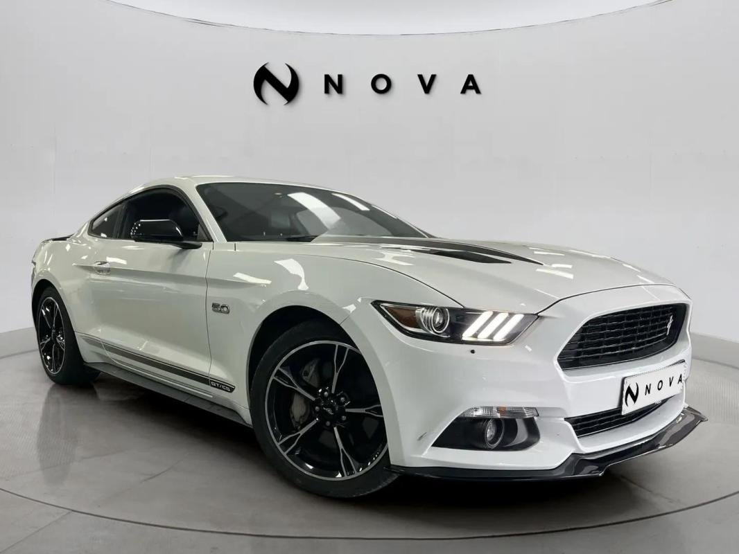 Ford Mustang - Photo 6