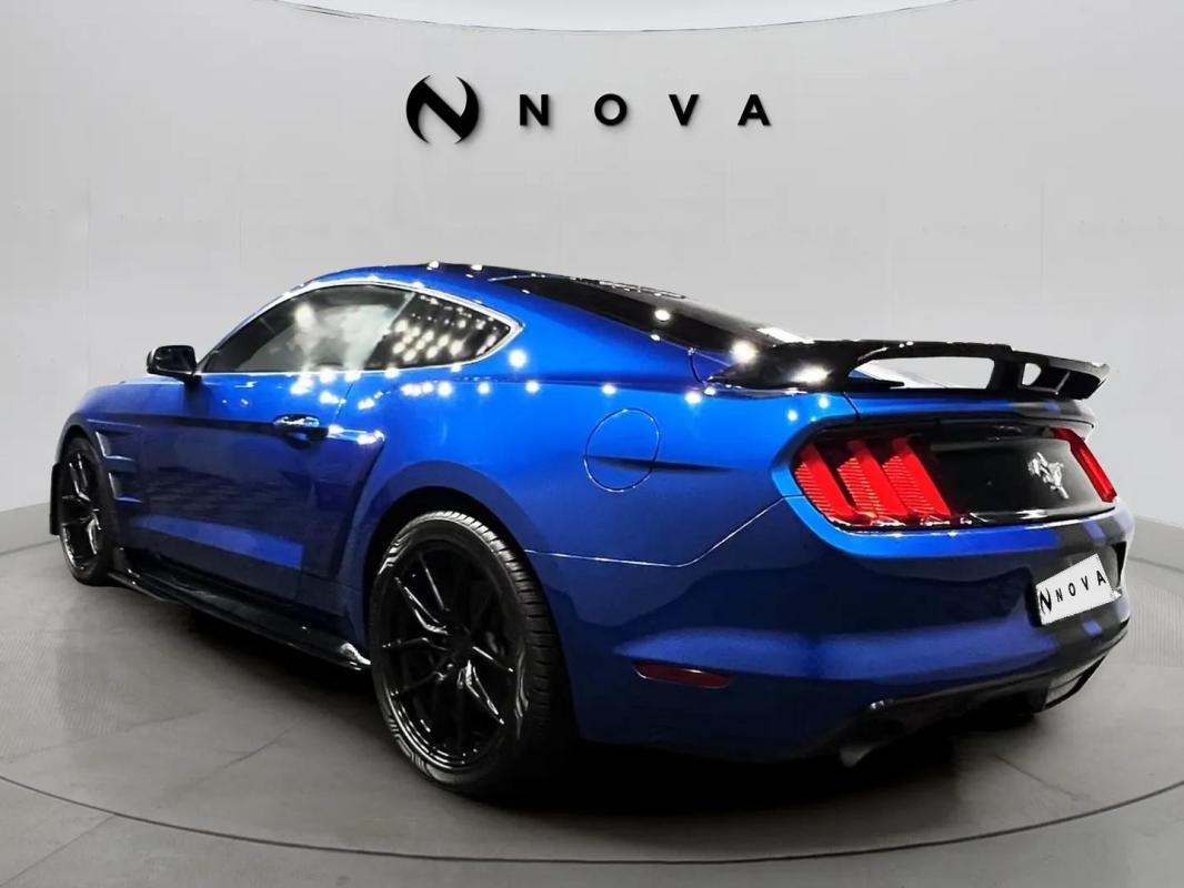 Ford Mustang - Photo 2