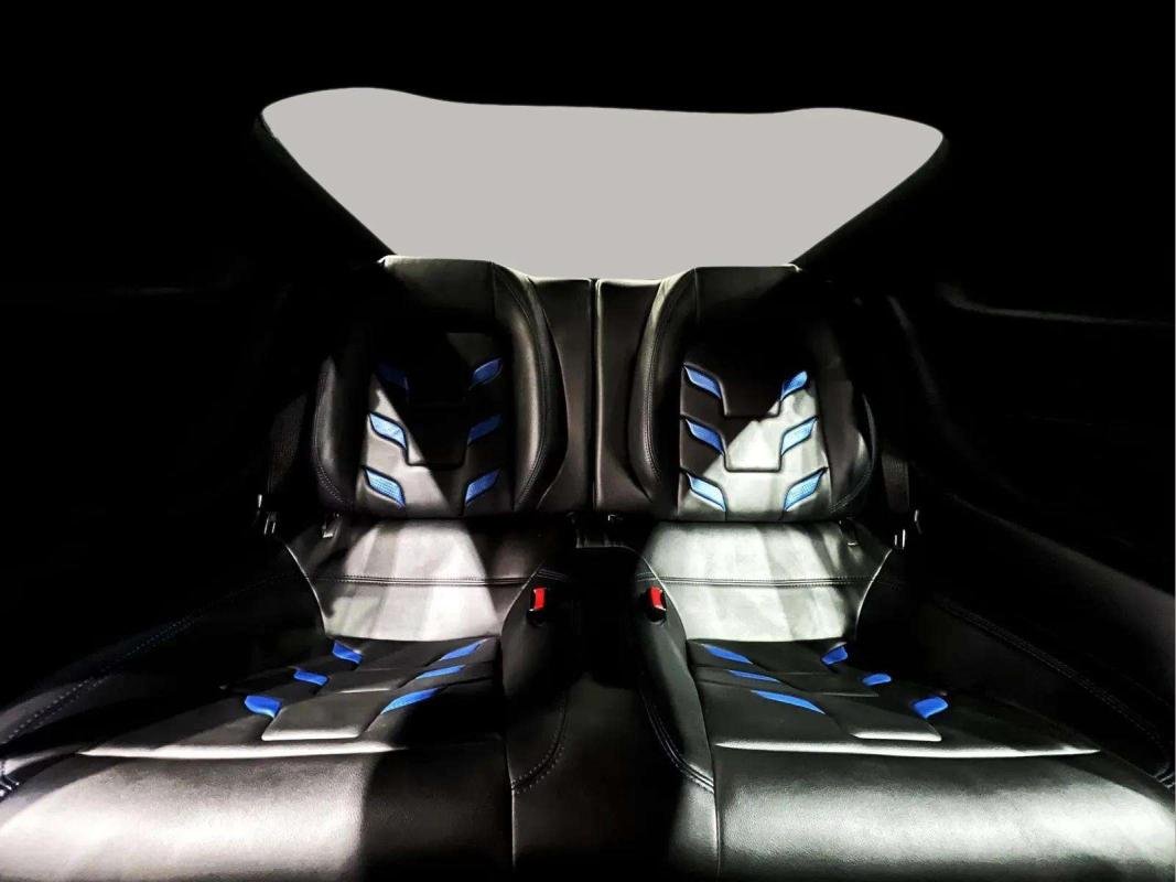Ford Mustang - Photo 6