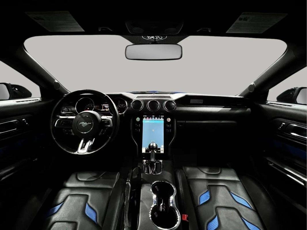 Ford Mustang - Photo 8