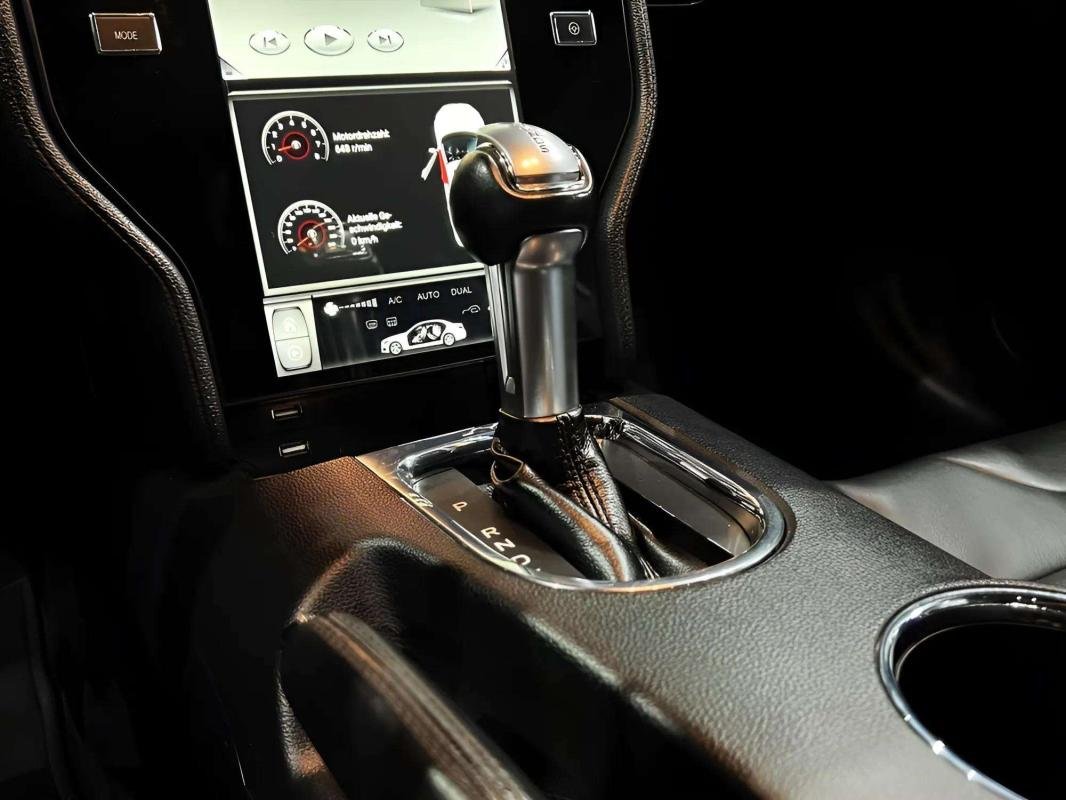 Ford Mustang - Photo 9