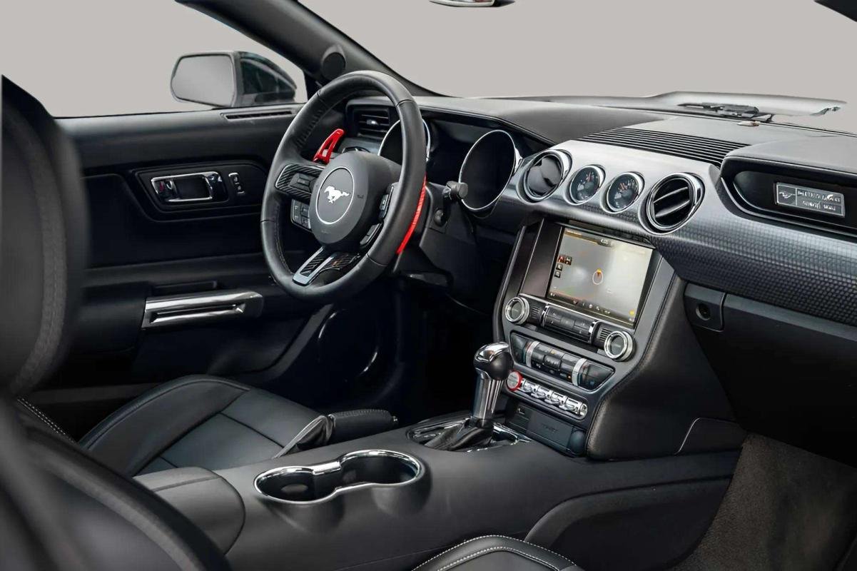 Ford Mustang - Photo 12