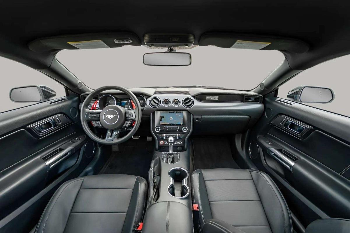 Ford Mustang - Photo 13