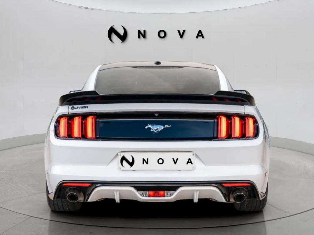 Ford Mustang - Photo 4
