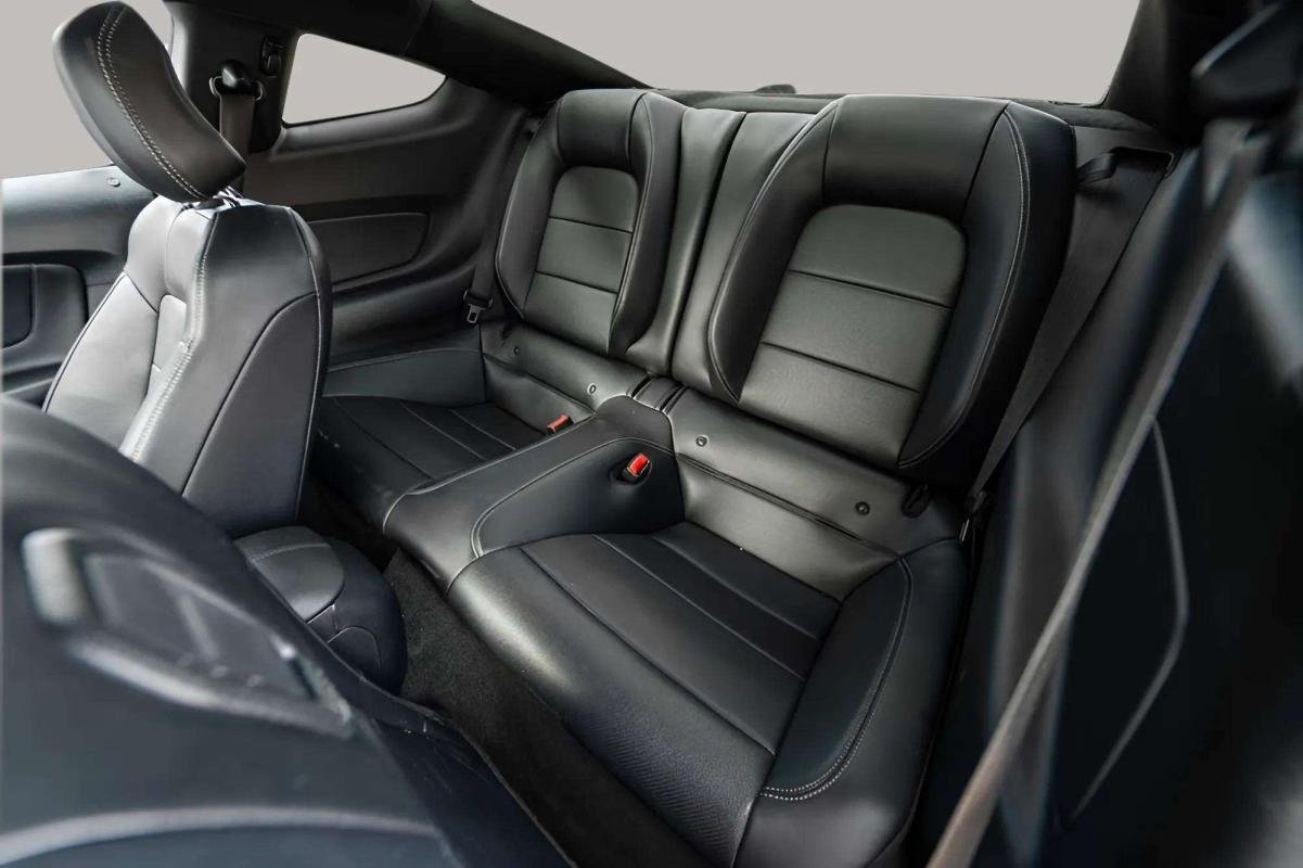 Ford Mustang - Photo 10