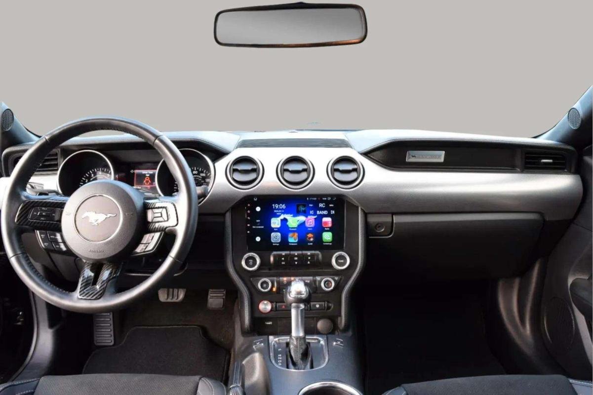 Ford Mustang - Photo 7