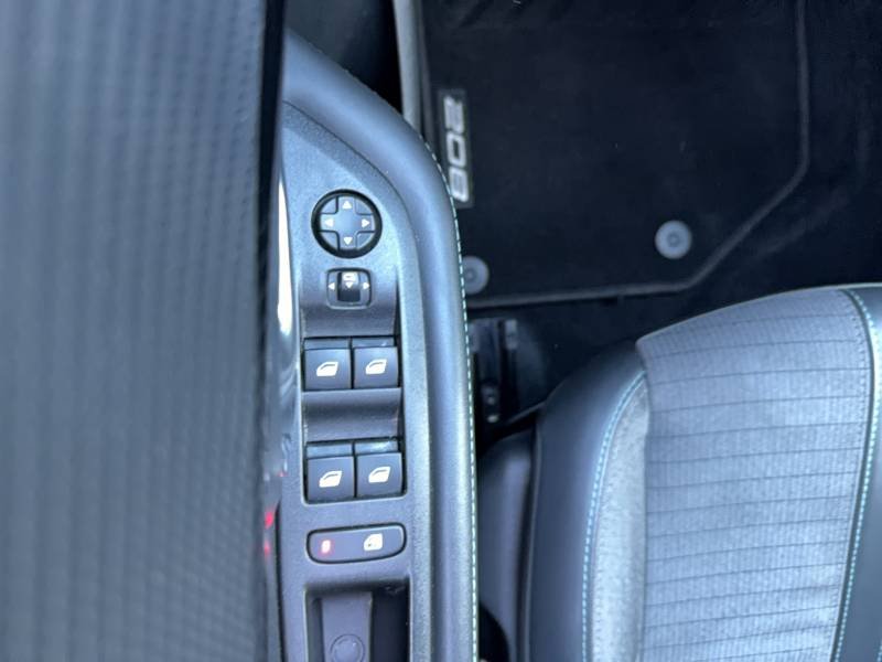 Peugeot 208 - Photo 13