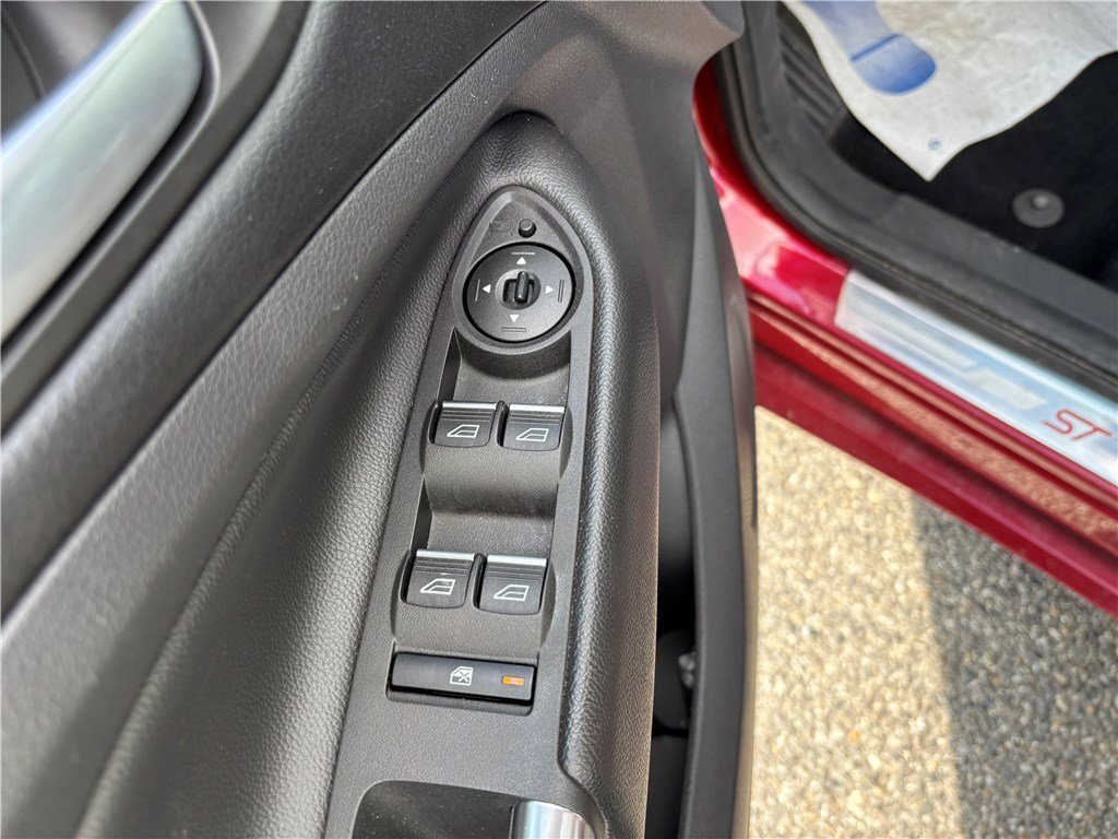Ford Kuga - Photo 15