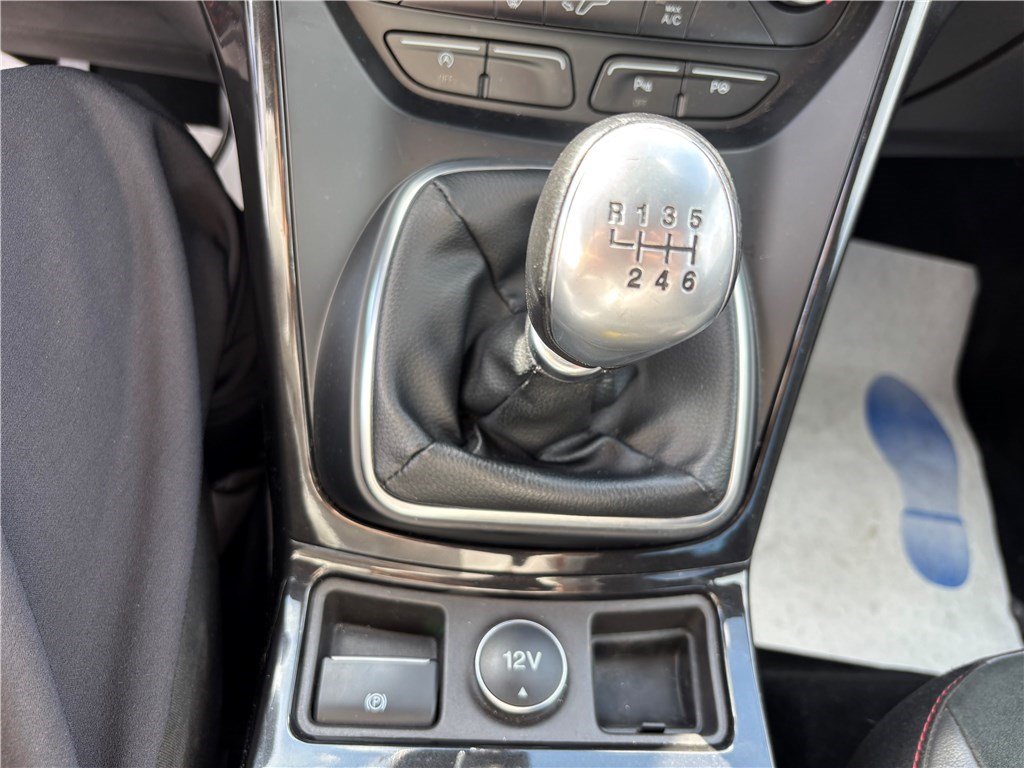 Ford Kuga - Photo 24