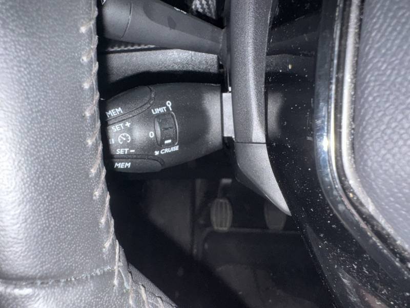 Peugeot 208 - Photo 22