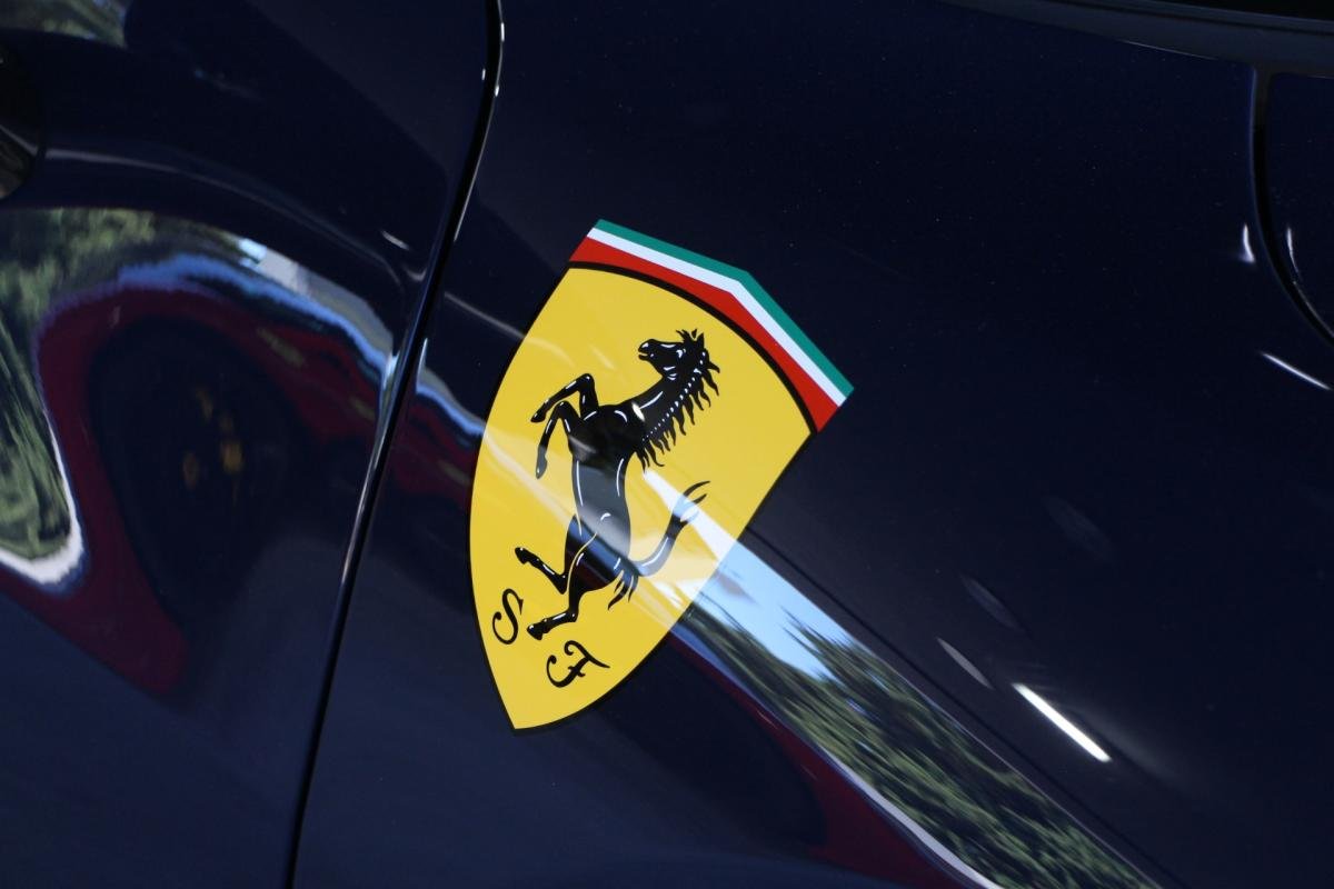 Ferrari 296 GTB - Photo 6