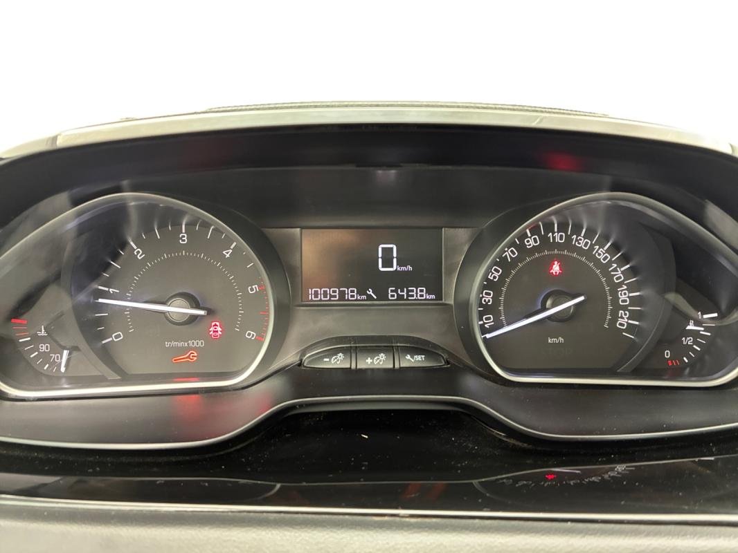 Peugeot 208 affaire - Photo 12