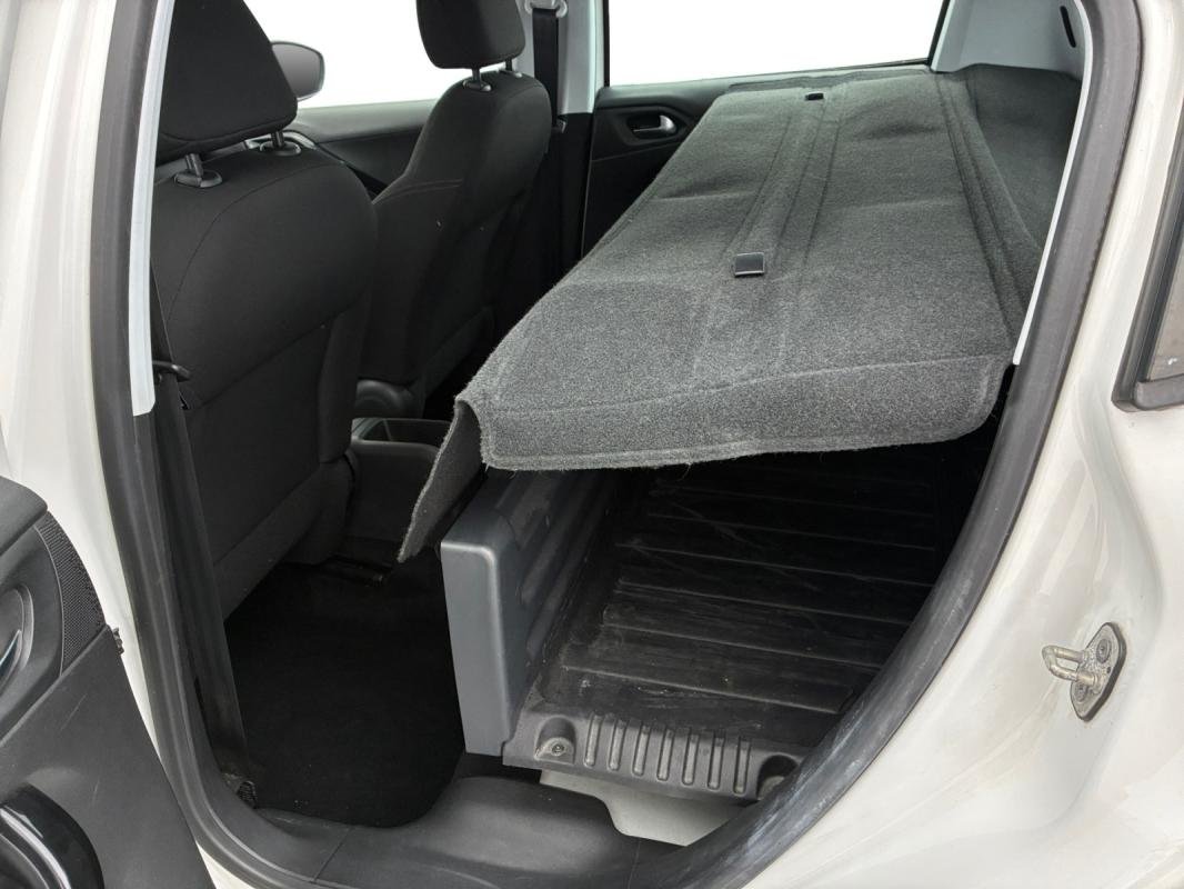 Peugeot 208 affaire - Photo 14