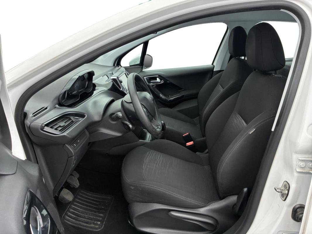 Peugeot 208 affaire - Photo 9