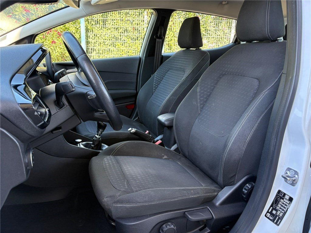 Ford Fiesta - Photo 11