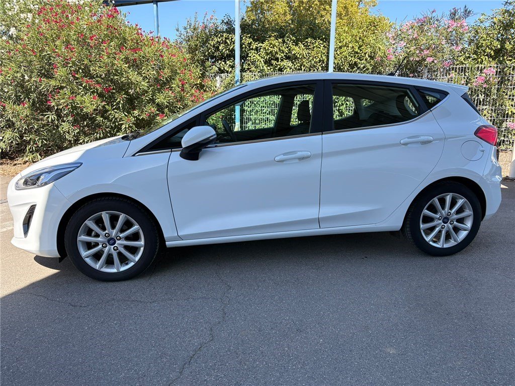 Ford Fiesta - Photo 2