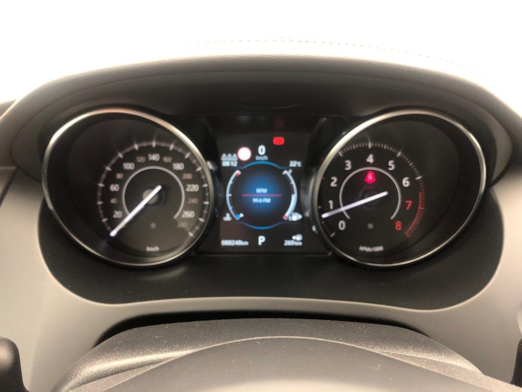 Jaguar E-PACE - Photo 12