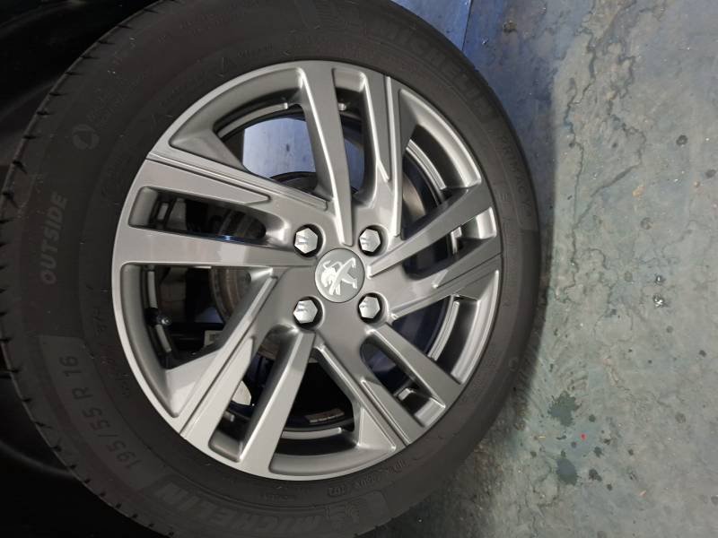 Peugeot 208 - Photo 13