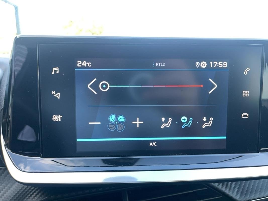Peugeot 208 - Photo 15