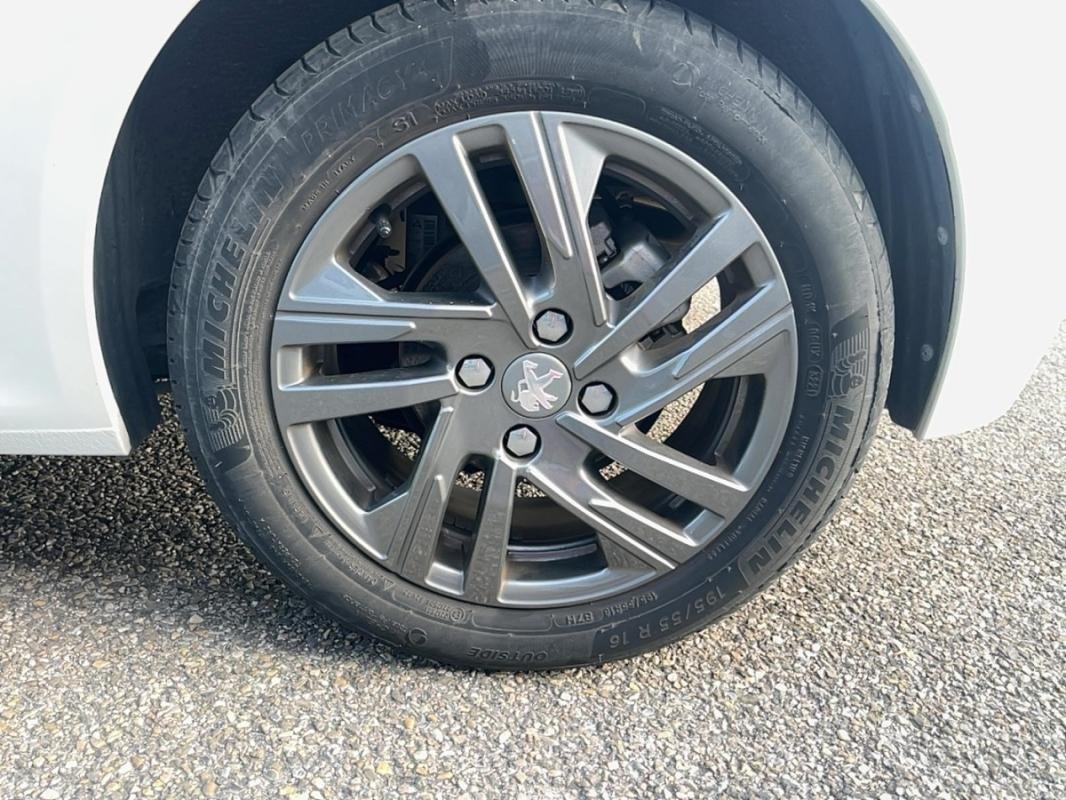 Peugeot 208 - Photo 9