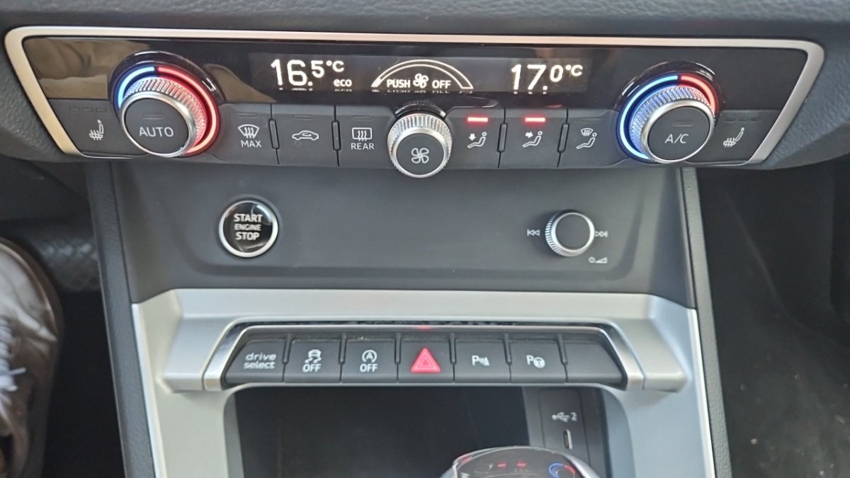 Audi Q3 - Photo 20