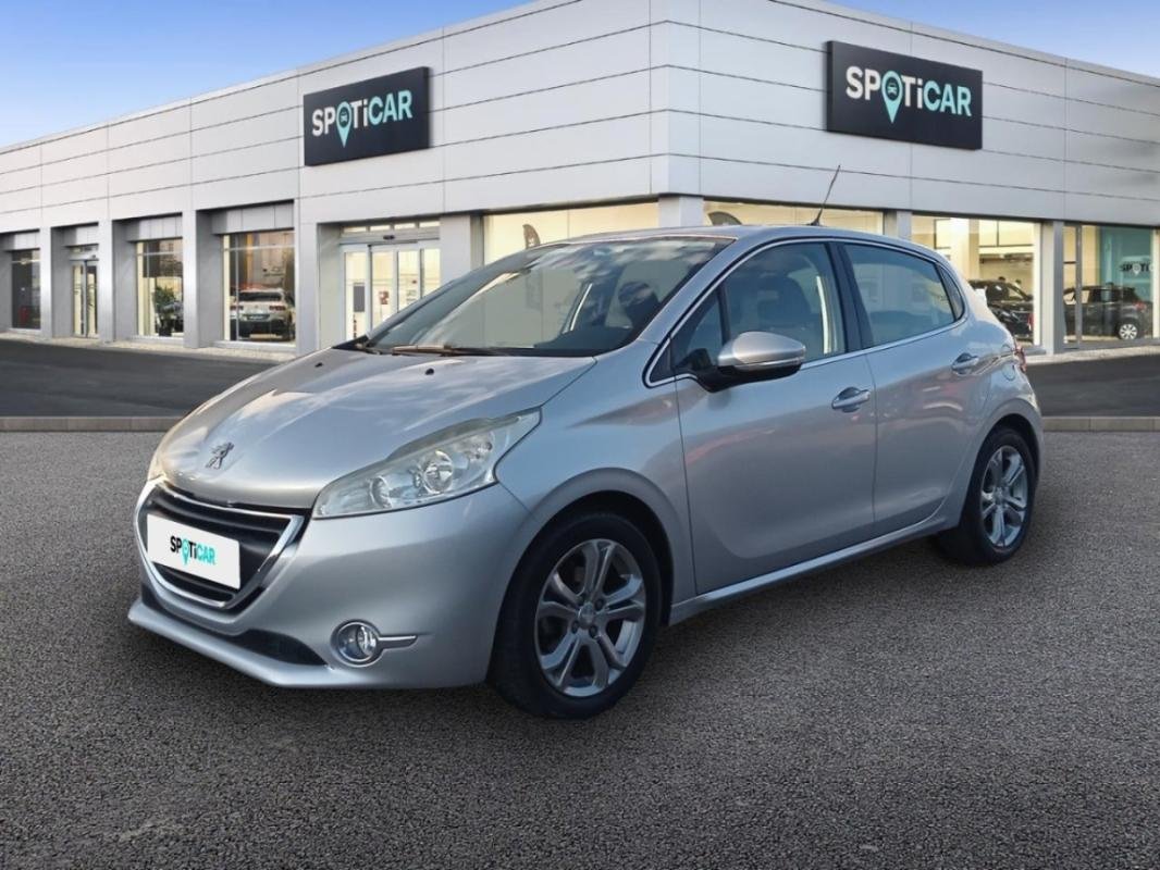 Peugeot 208 - Photo 1