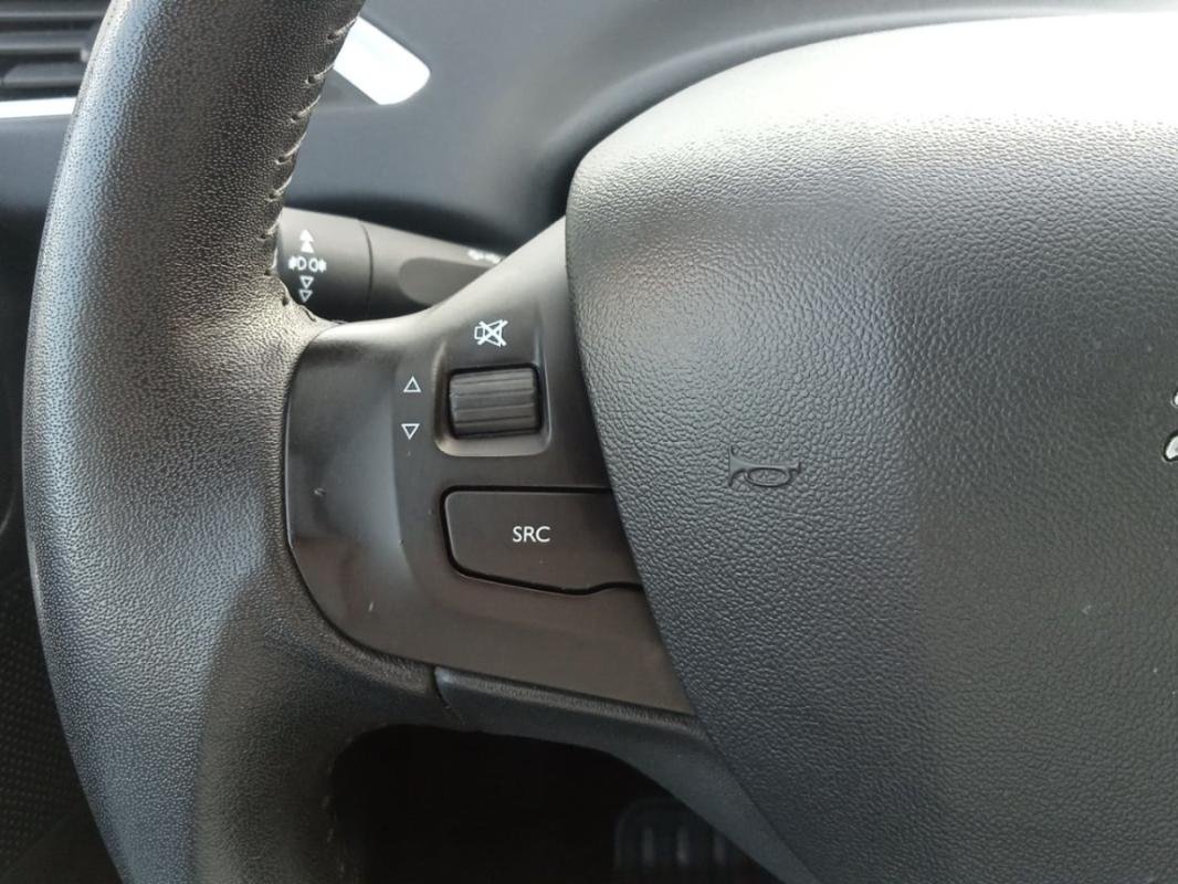 Peugeot 208 - Photo 13
