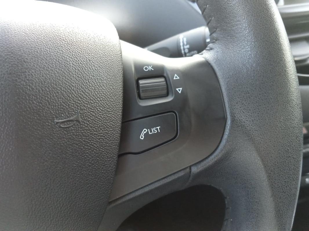 Peugeot 208 - Photo 14
