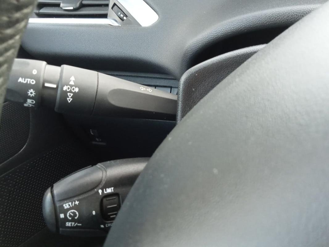 Peugeot 208 - Photo 15
