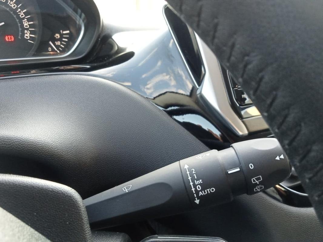 Peugeot 208 - Photo 16