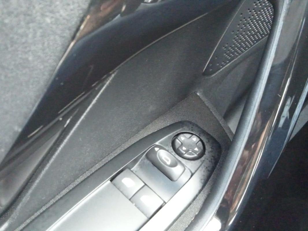 Peugeot 208 - Photo 17