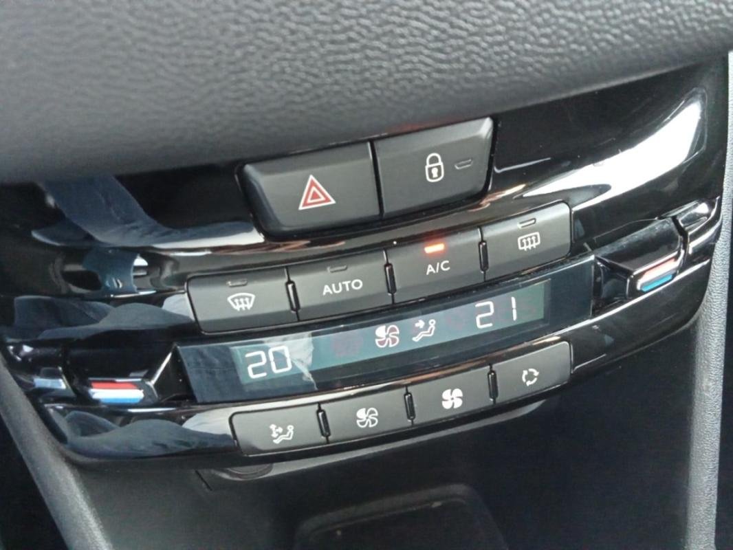 Peugeot 208 - Photo 23