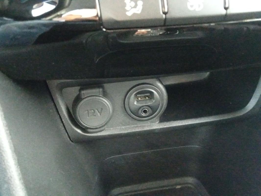 Peugeot 208 - Photo 24