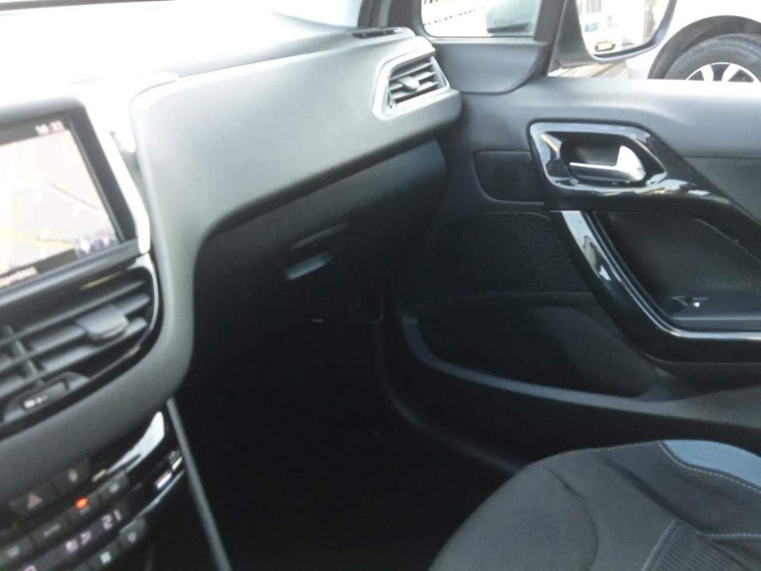 Peugeot 208 - Photo 26
