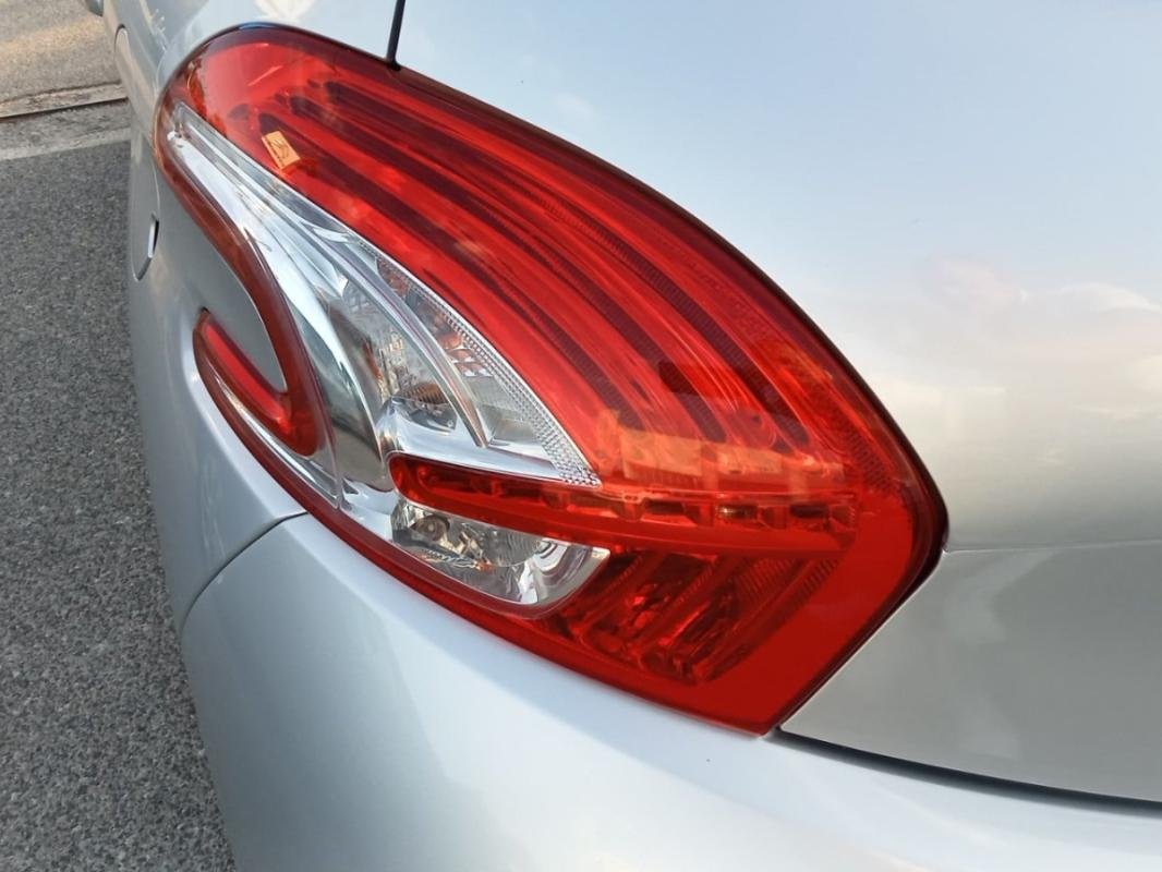 Peugeot 208 - Photo 31